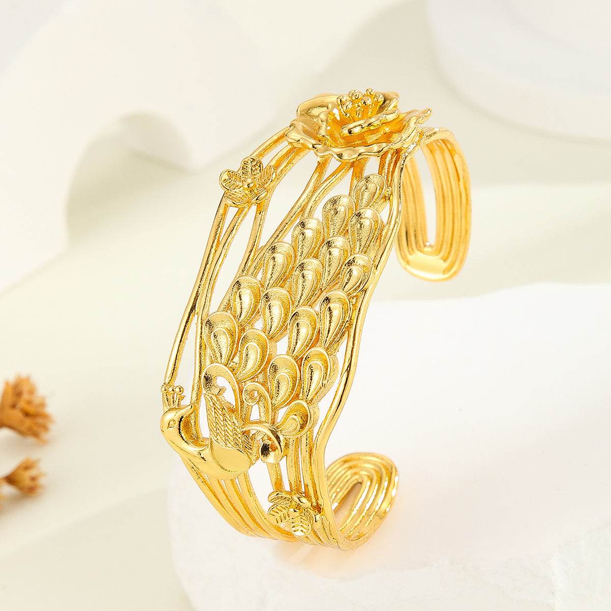 1pcs Vintage Luxury Carved Texture Gold Bracelet, Exquisite Peacock, Flower Patterned Bracelet - P12 Hub Europe