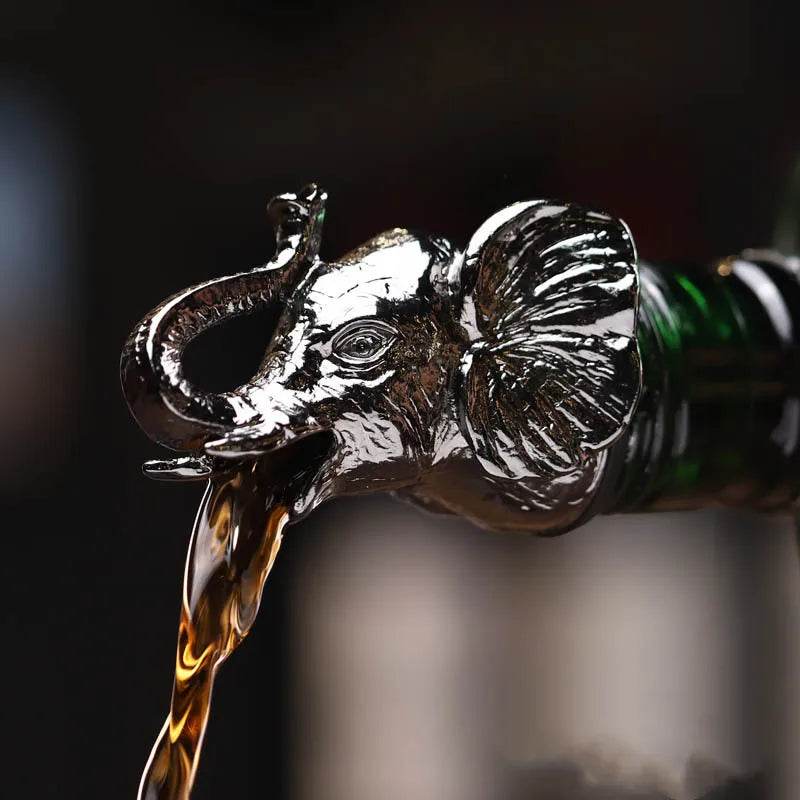 1PC Bar decoration accessories nightclub bar counter accessories red wine pourer zinc alloy rhino lion head wine stopper - P12 Hub Europe