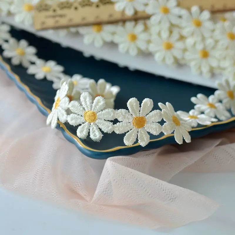 2.5CM Daisy Lace Fabric Wide Beautiful White Embroidered 3d Flowers Lace Ribbon Dress Collar Hats Headwear Sewing Trimming Decor - P12 Hub Europe