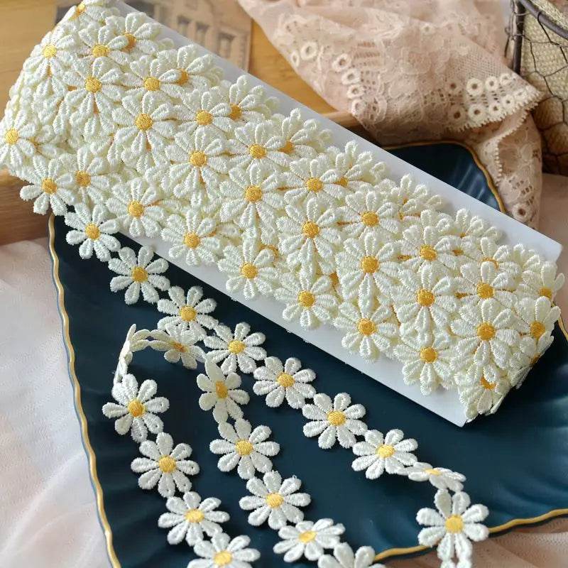 2.5CM Daisy Lace Fabric Wide Beautiful White Embroidered 3d Flowers Lace Ribbon Dress Collar Hats Headwear Sewing Trimming Decor - P12 Hub Europe