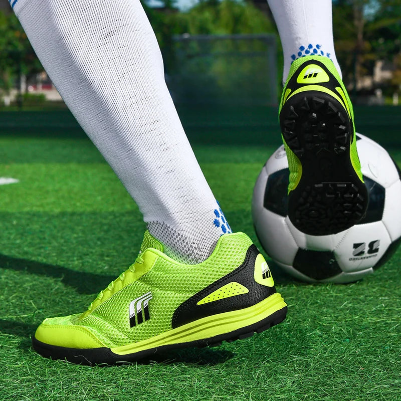 Men‘s Soccer Shoes Low Top Breathable Football Boots Non-Slip Futsal Training Sneakers Outdoor Ankle Spikeless Soccer Shoes