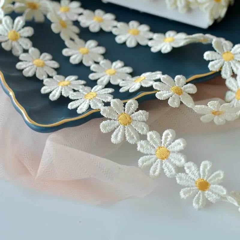 2.5CM Daisy Lace Fabric Wide Beautiful White Embroidered 3d Flowers Lace Ribbon Dress Collar Hats Headwear Sewing Trimming Decor - P12 Hub Europe