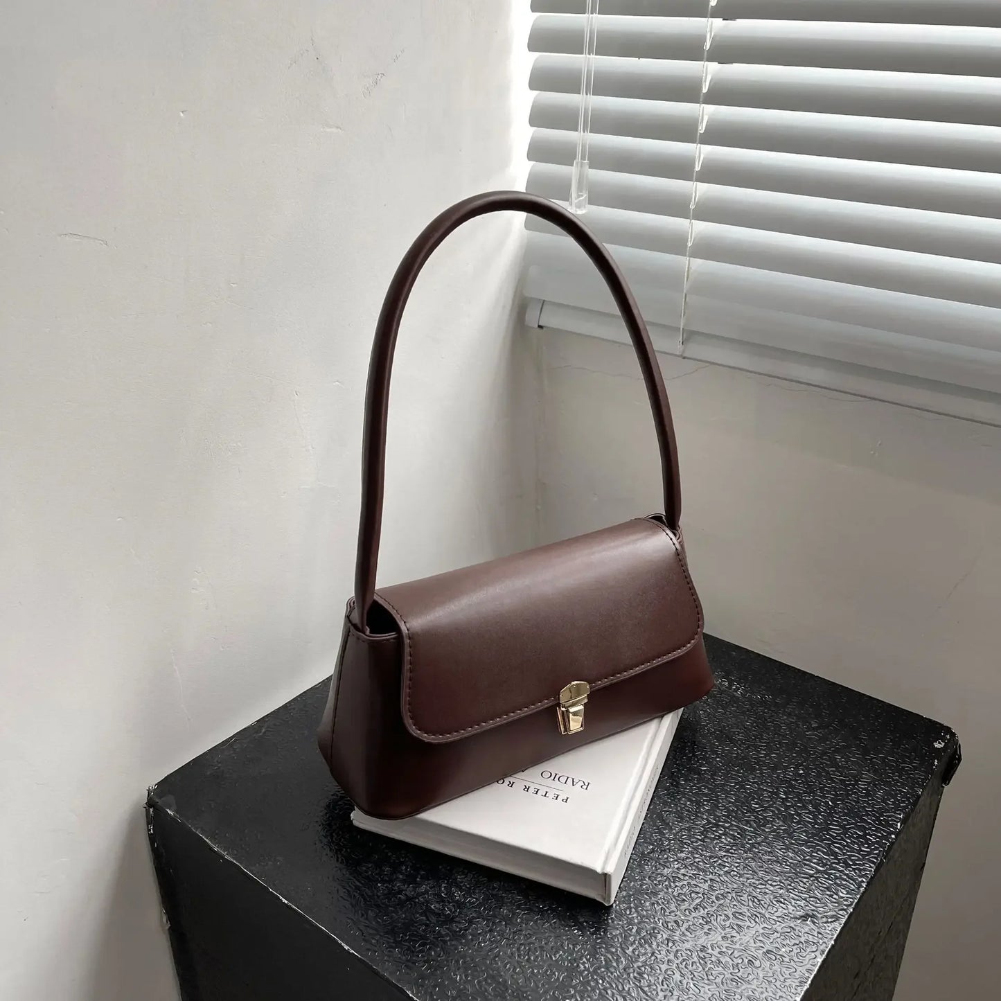 Women's Shoulder Bag Handbag Retro Baguette Bag Underarm Bag Fashion New Hand Shoulder Bag