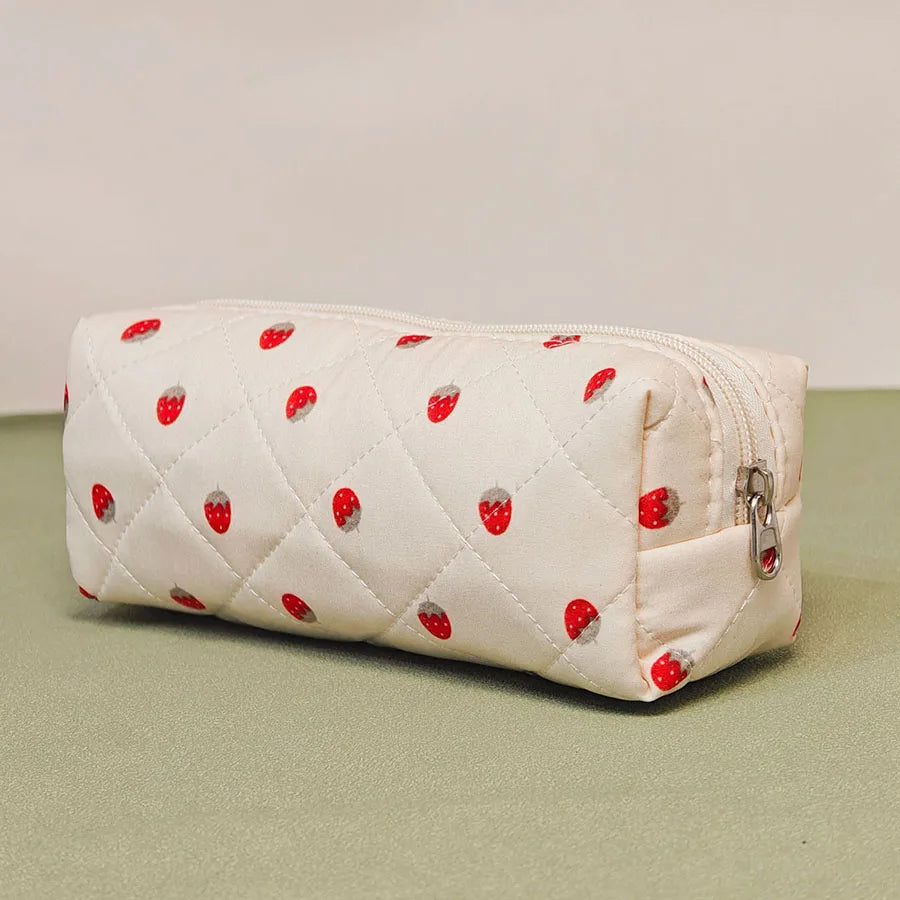 strawberry Makeup Bag Women's Cosmetic Bags Fashion Portable Cute Cosmetic Travel Storage Pouch Handbag Cotton Quilted Zipper Pu
