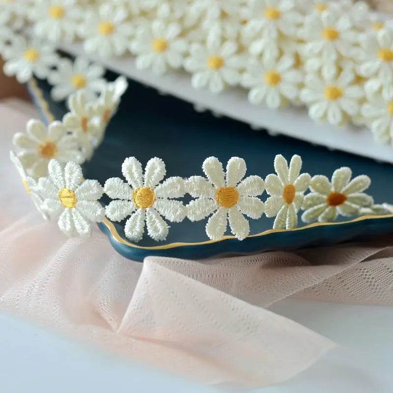 2.5CM Daisy Lace Fabric Wide Beautiful White Embroidered 3d Flowers Lace Ribbon Dress Collar Hats Headwear Sewing Trimming Decor - P12 Hub Europe