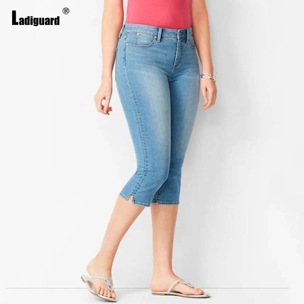 Plus Size Vintage Denim Capris - P12 Hub Europe