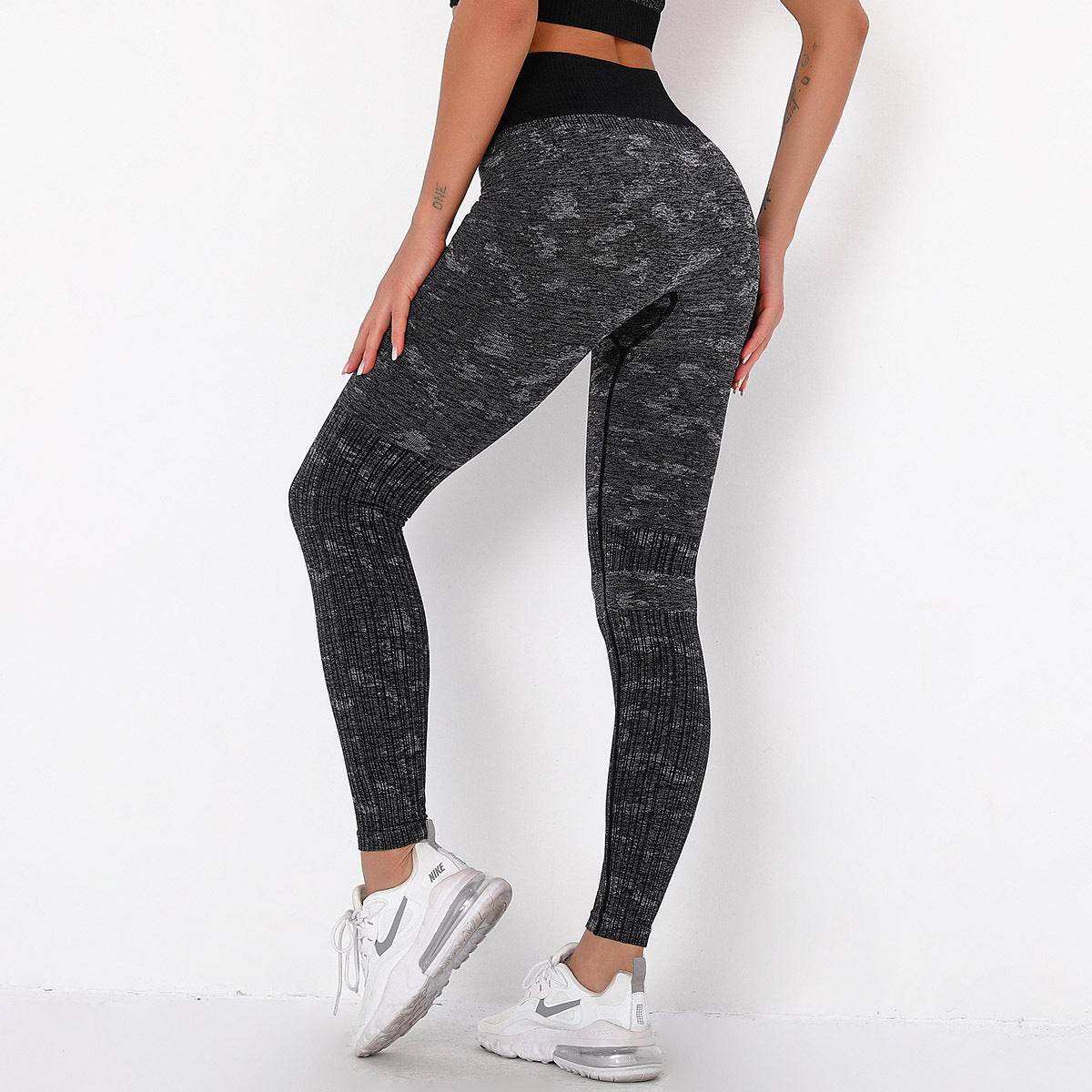Seamless Quick-drying Striped Yoga Fitness Pants - P12 Hub Europe