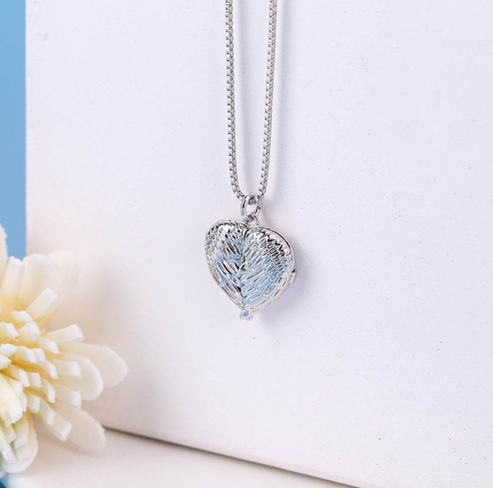 Custom heart necklace - P12 Hub Europe