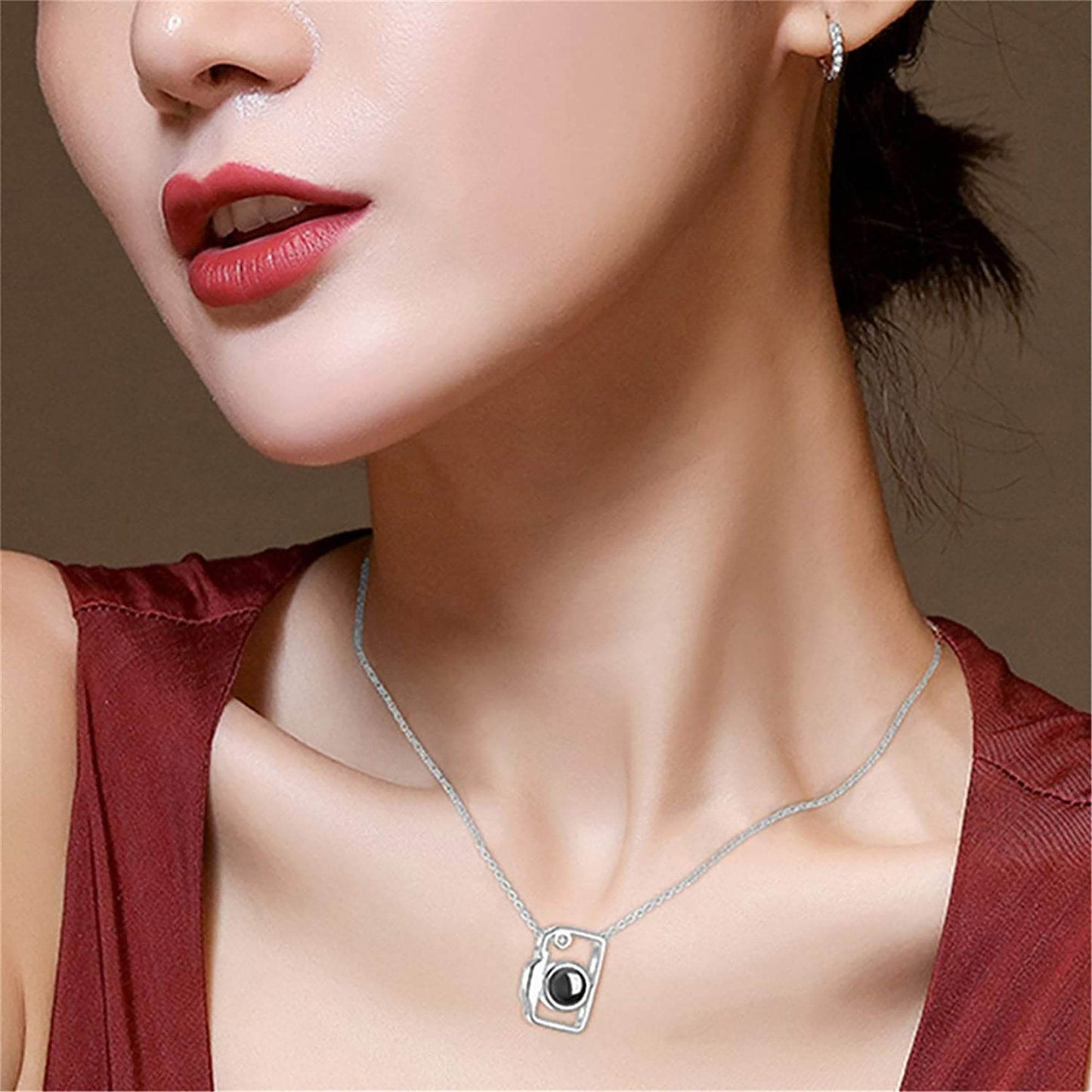 Camera Shaped Customized Photo Projection Necklace - P12 Hub Europe