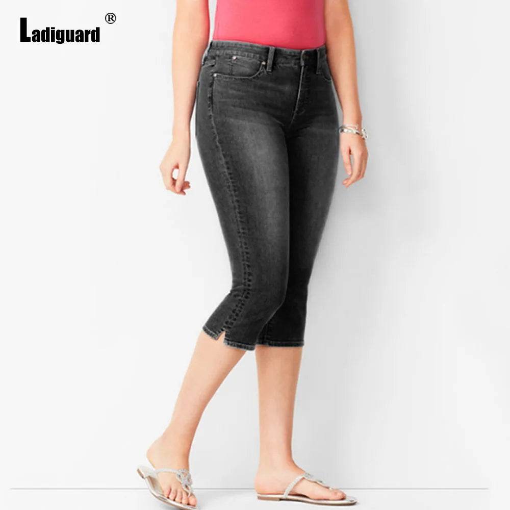 Plus Size Vintage Denim Capris - P12 Hub Europe