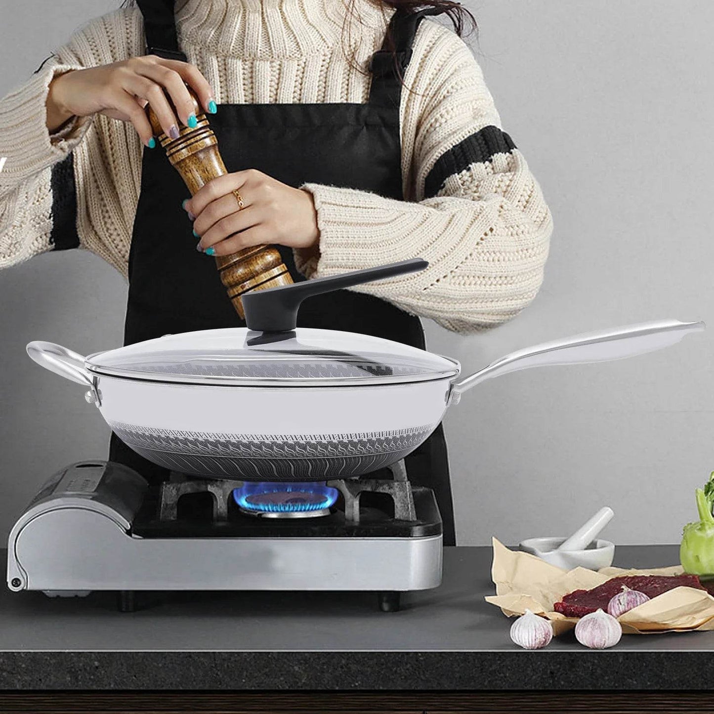 Non-stick Wok Pan with Honeycomb Coating, Scratch-resistant and Durable, 1L Capacity, Effortless Cleaning, Ideal for Healthy - P12 Hub Europe