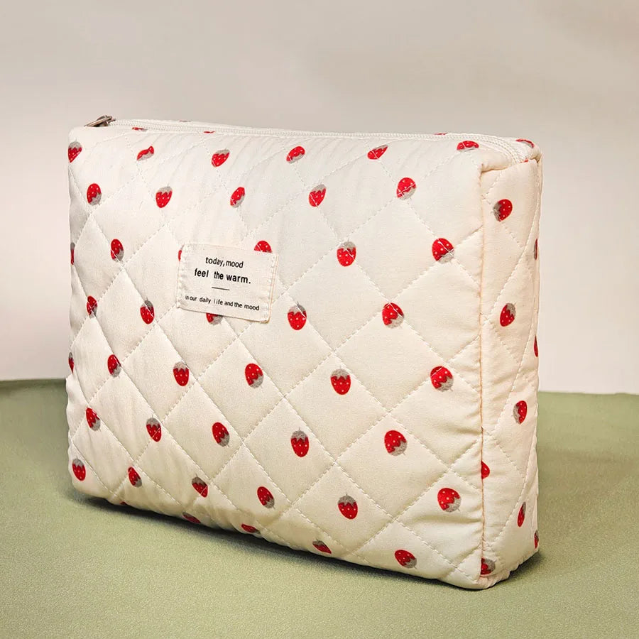 strawberry Makeup Bag Women's Cosmetic Bags Fashion Portable Cute Cosmetic Travel Storage Pouch Handbag Cotton Quilted Zipper Pu