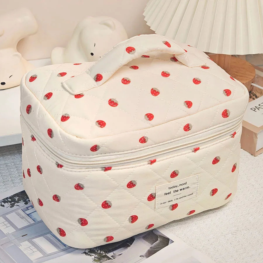 strawberry Makeup Bag Women's Cosmetic Bags Fashion Portable Cute Cosmetic Travel Storage Pouch Handbag Cotton Quilted Zipper Pu
