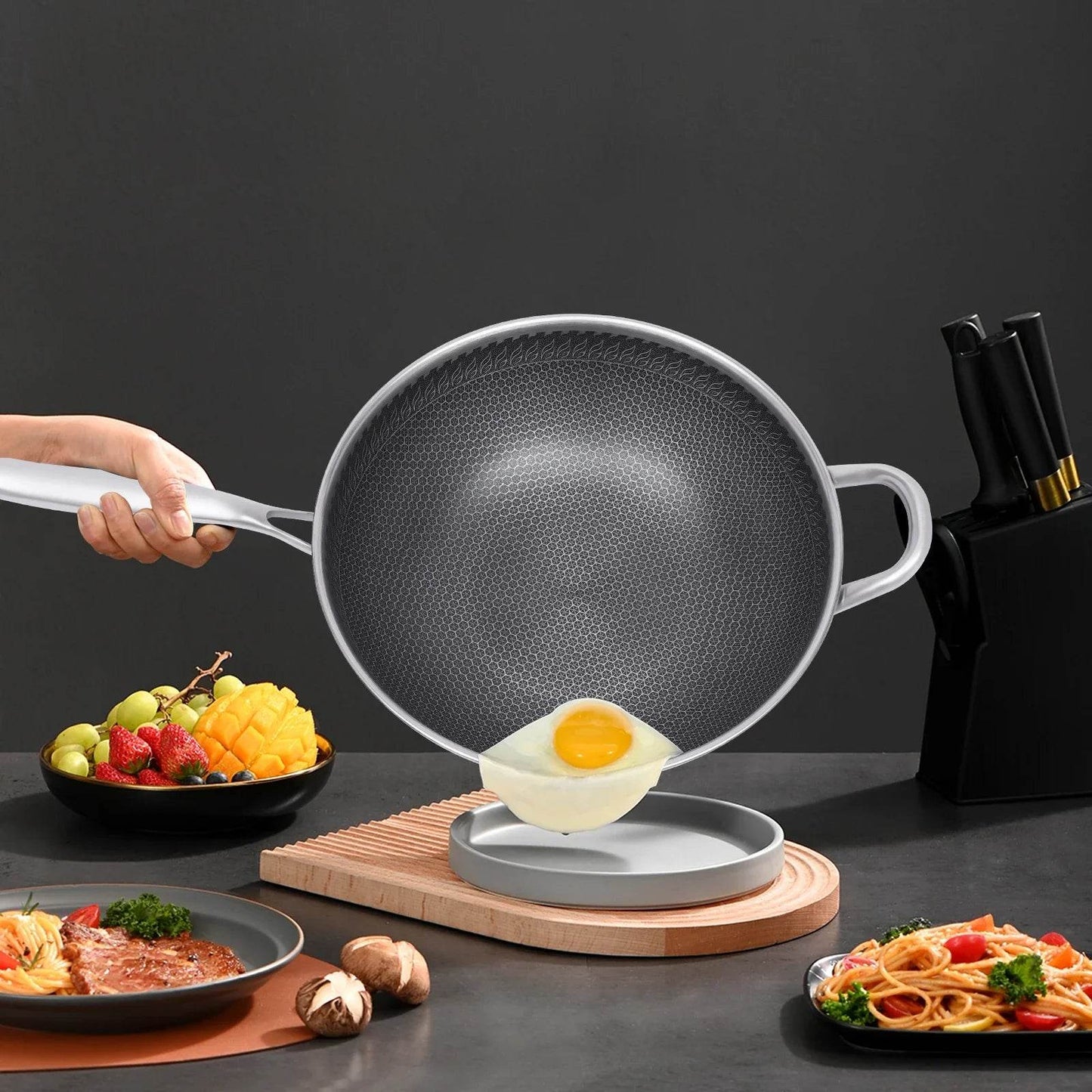 Non-stick Wok Pan with Honeycomb Coating, Scratch-resistant and Durable, 1L Capacity, Effortless Cleaning, Ideal for Healthy - P12 Hub Europe