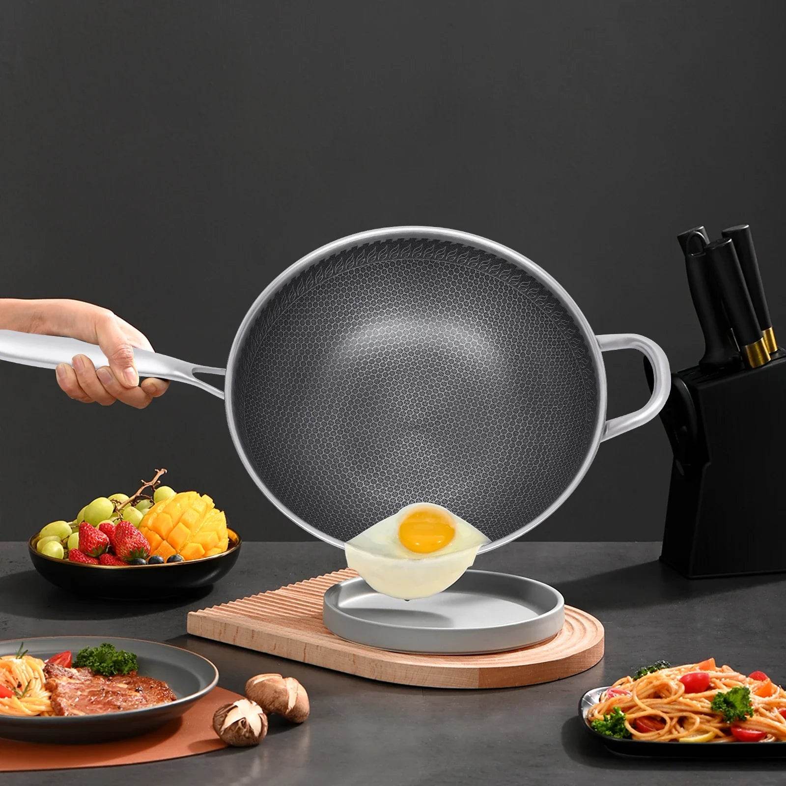 Non-stick Wok Pan with Honeycomb Coating, Scratch-resistant and Durable, 1L Capacity, Effortless Cleaning, Ideal for Healthy - P12 Hub Europe