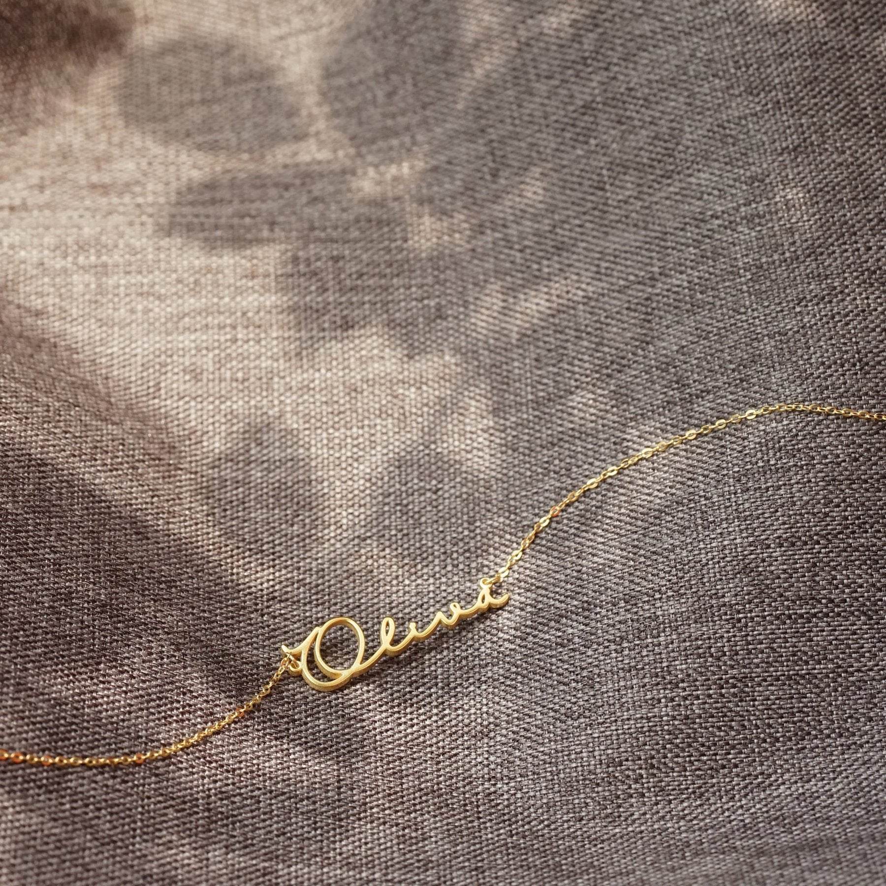 Women's Personalized Name 18k Gold Necklace - P12 Hub Europe